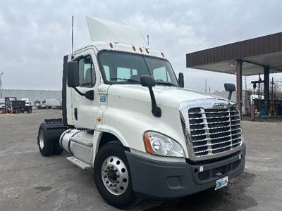 Freightliner Cascadia 125 Single Axle Day Cab Truck - 410HP, 12 Speed Automatic