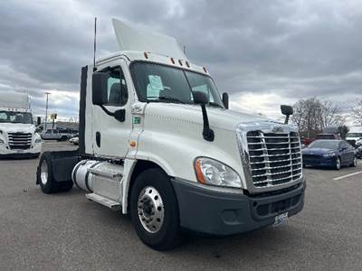 Freightliner Cascadia 125 Single Axle Day Cab Truck - 410HP, 12 Speed Automatic