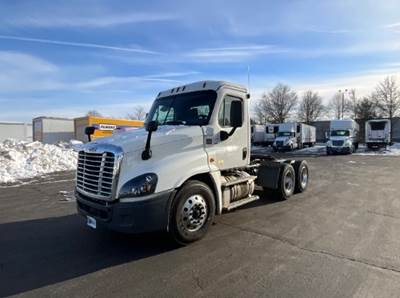 Freightliner Cascadia 125 Day Cab Truck - 435HP, 10 Speed Automatic