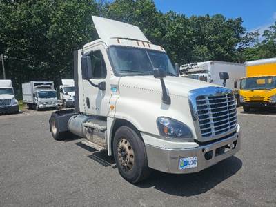 Freightliner Cascadia 125 Single Axle Day Cab Truck - 435HP, 12 Speed Automatic