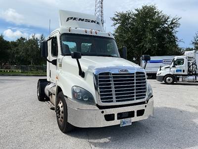 Freightliner Cascadia 125 Single Axle Day Cab Truck - 435HP, 12 Speed Automatic