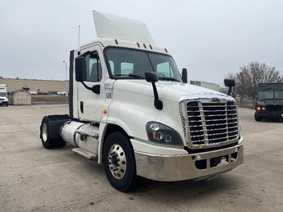 Freightliner Cascadia 125 Single Axle Day Cab Truck - 435HP, 12 Speed Automatic