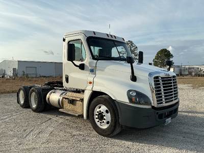 Freightliner Cascadia 125 Day Cab Truck - 435HP, 12 Speed Automatic