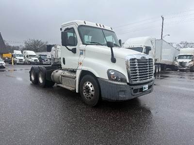 Freightliner Cascadia 125 Day Cab Truck - 435HP, 10 Speed Automatic