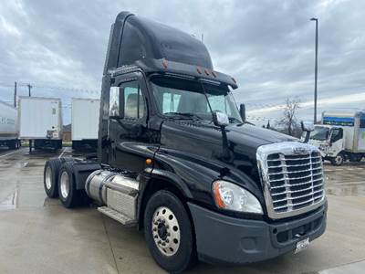 Freightliner Cascadia 125 Day Cab Truck - 435HP, 10 Speed Manual