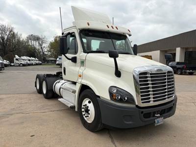Freightliner Cascadia 125 Day Cab Truck - 450HP, 10 Speed Manual