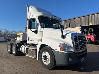 Freightliner Cascadia 125 Day Cab Truck - 450HP, 12 Speed Automatic