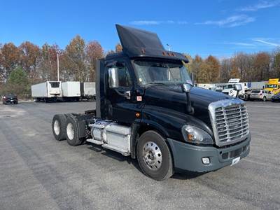 Freightliner Cascadia 125 Day Cab Truck - 455HP, 12 Speed Automatic