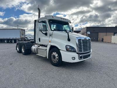 Freightliner Cascadia 125 Day Cab Truck - 410HP, 12 Speed Automatic