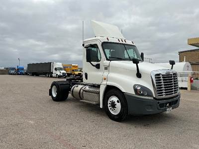 Freightliner Cascadia 125 Single Axle Day Cab Truck - 410HP, 10 Speed Manual