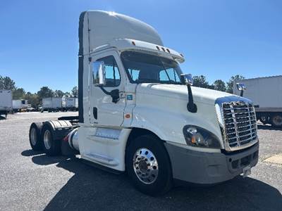 Freightliner Cascadia 125 Day Cab Truck - 455HP, 10 Speed Automatic