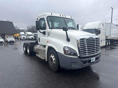Freightliner Cascadia 125 Day Cab Truck - 435HP, 10 Speed Automatic