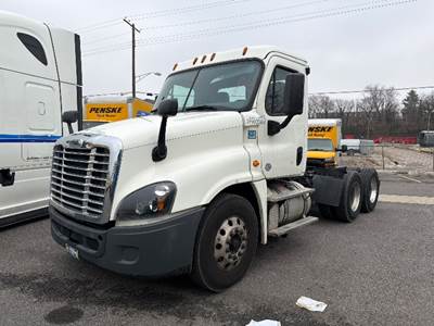 Freightliner Cascadia 125 Day Cab Truck - 435HP, 10 Speed Automatic