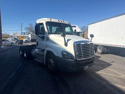 Freightliner Cascadia 125 Day Cab Truck - 435HP, 10 Speed Automatic