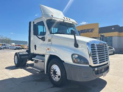 Freightliner Cascadia 125 Single Axle Day Cab Truck - 410HP, 12 Speed Automatic