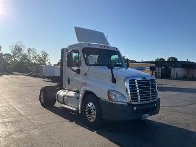 Freightliner Cascadia 125 Single Axle Day Cab Truck - 410HP, 12 Speed Automatic