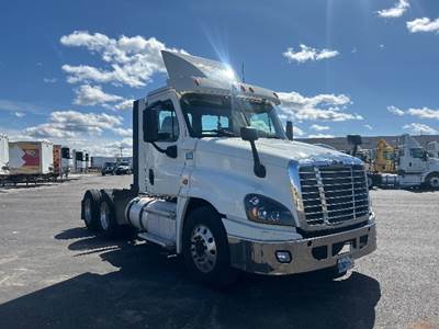 Freightliner Cascadia 125 Day Cab Truck - 455HP, 12 Speed Automatic
