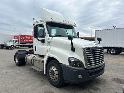 Freightliner Cascadia 125 Single Axle Day Cab Truck - 410HP, 10 Speed Automatic