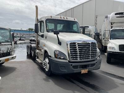 Freightliner Cascadia 125 Day Cab Truck - 475HP, 13 Speed Manual