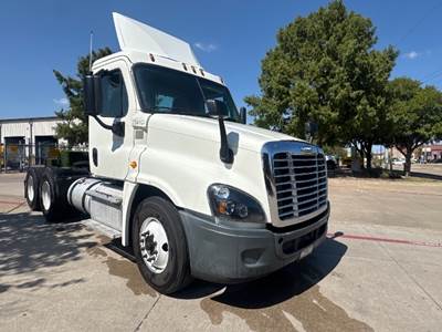 Freightliner Cascadia 125 Day Cab Truck - 435HP, 10 Speed Manual