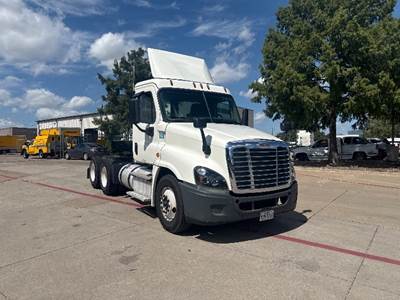 Freightliner Cascadia 125 Day Cab Truck - 435HP, 10 Speed Manual