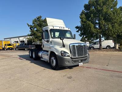 Freightliner Cascadia 125 Day Cab Truck - 435HP, 10 Speed Manual