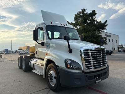 Freightliner Cascadia 125 Day Cab Truck - 435HP, 10 Speed Manual