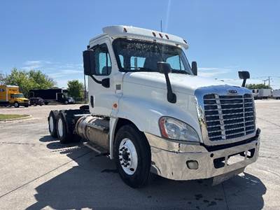 Freightliner Cascadia 125 Day Cab Truck - 450HP, 10 Speed Manual