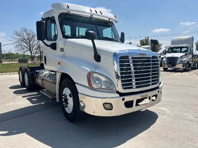 Freightliner Cascadia 125 Day Cab Truck - 450HP, 10 Speed Manual