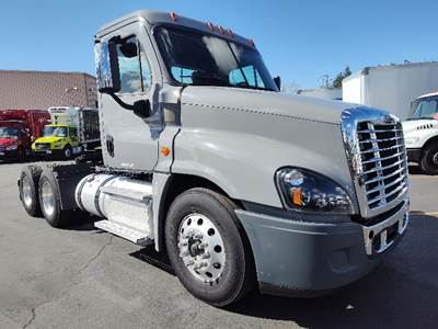 Freightliner Cascadia 125 Day Cab Truck - 455HP, 10 Speed Manual