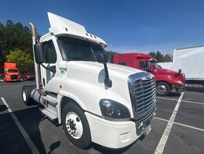 Freightliner Cascadia 125 Single Axle Day Cab Truck - 410HP, 12 Speed Automatic