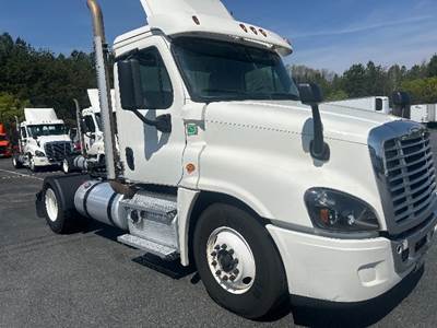 Freightliner Cascadia 125 Single Axle Day Cab Truck - 410HP, 12 Speed Automatic