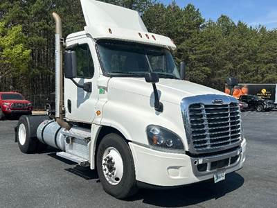 Freightliner Cascadia 125 Single Axle Day Cab Truck - 410HP, 12 Speed Automatic