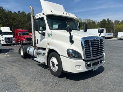 Freightliner Cascadia 125 Single Axle Day Cab Truck - 410HP, 12 Speed Automatic
