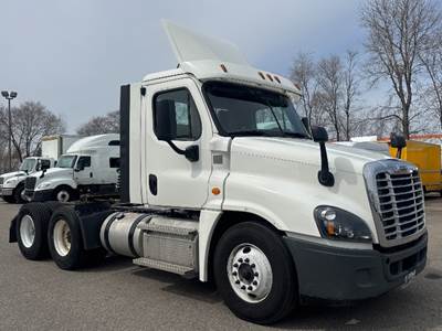 Freightliner Cascadia 125 Day Cab Truck - 450HP, 12 Speed Automatic