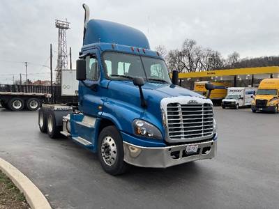 Freightliner Cascadia 125 Day Cab Truck - 450HP, 10 Speed Manual