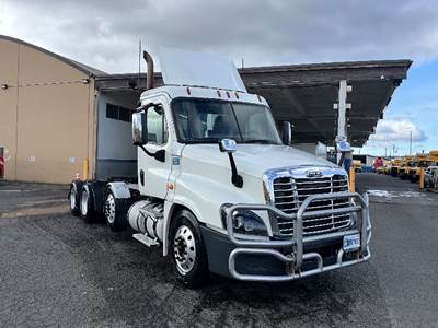 Freightliner Cascadia 125 Day Cab Truck - 475HP, 10 Speed Manual
