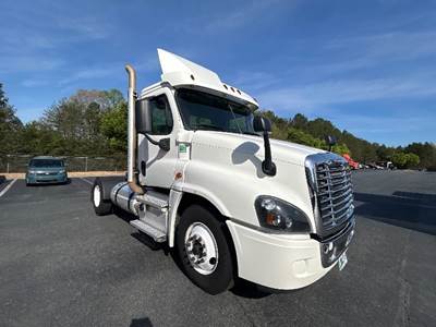 Freightliner Cascadia 125 Single Axle Day Cab Truck - 410HP, 12 Speed Automatic