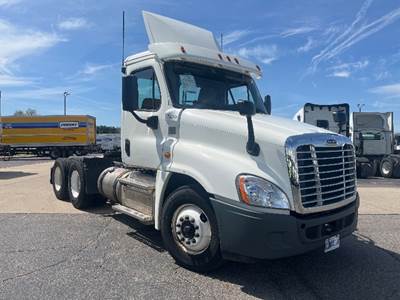 Freightliner Cascadia 125 Day Cab Truck - 450HP, 10 Speed Manual