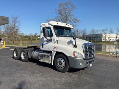 Freightliner Cascadia 125 Day Cab Truck - 450HP, 12 Speed Automatic