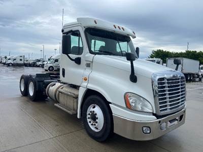 Freightliner Cascadia 125 Day Cab Truck - 450HP, 10 Speed Manual