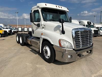 Freightliner Cascadia 125 Day Cab Truck - 450HP, 10 Speed Manual
