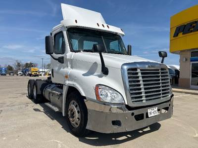 Freightliner Cascadia 125 Day Cab Truck - Cummins 450HP