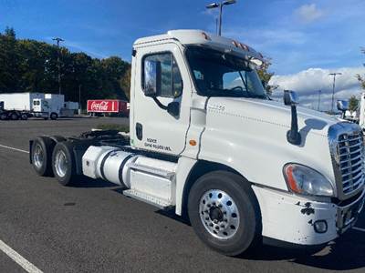 Freightliner Cascadia 125 Day Cab Truck - 455HP, 12 Speed Automatic