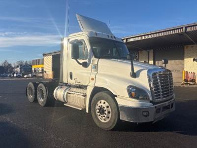 Freightliner Cascadia 125 Day Cab Truck - 450HP, 10 Speed Manual