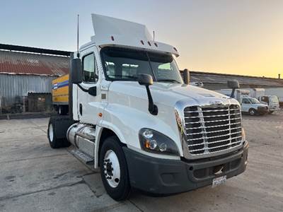 Freightliner Cascadia 125 Single Axle Day Cab Truck - 410HP, 10 Speed Manual