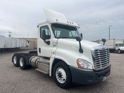 Freightliner Cascadia 125 Day Cab Truck - 450HP, 10 Speed Manual