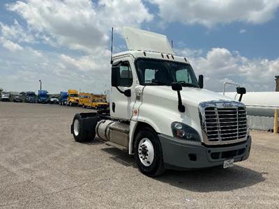Freightliner Cascadia 125 Single Axle Day Cab Truck - 410HP, 10 Speed Manual