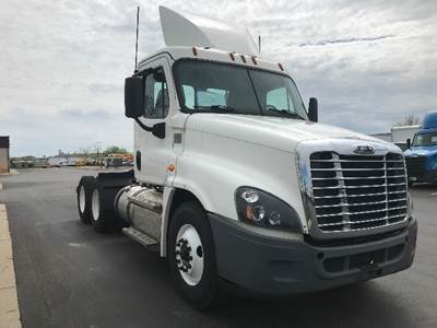 Freightliner Cascadia 125 Day Cab Truck - 435HP, 12 Speed Automatic