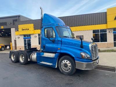 Freightliner Cascadia 125 Day Cab Truck - 450HP, 10 Speed Manual